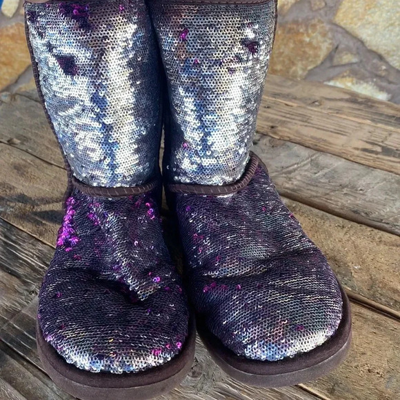 Check out this nice womens UGG winter boots size 7 they change colors - Picture 3 of 10